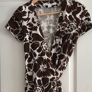 DVF knee length wrap dress. Brown size 2